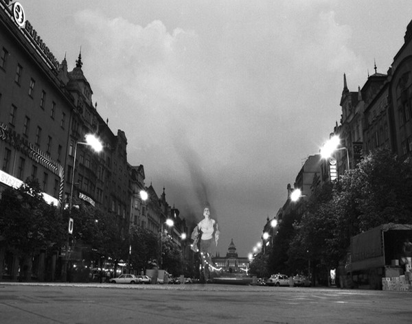 Wenceslas-Square-serie-Prague-the-bitch-1989.jpg